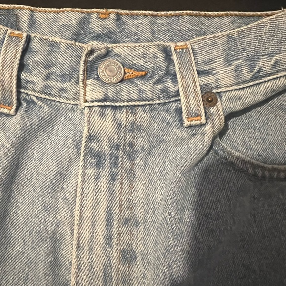 Levi’s shorts worn a few times. Next to new - Picture 5 of 5